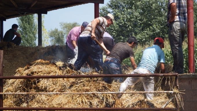 Samanlık alev alev yandı