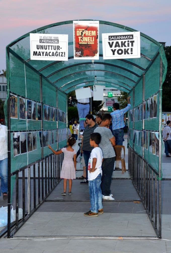 Kent Meydanı'nda o acının fotoğrafları sergilendi