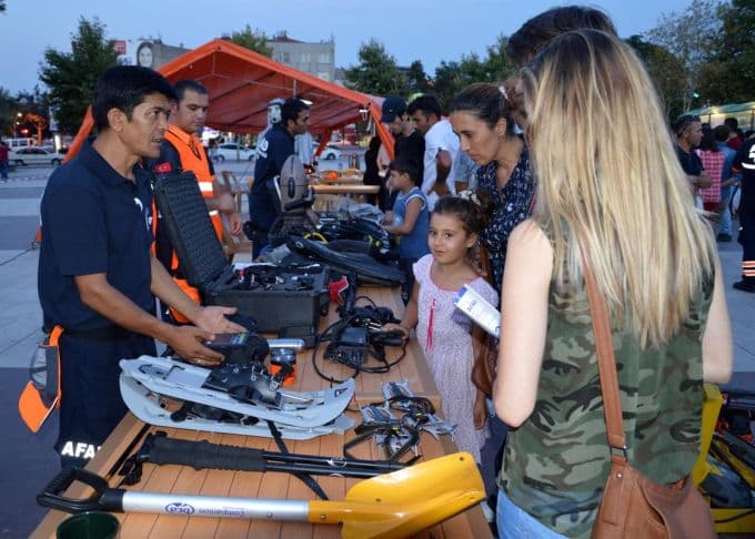 Kent Meydanı'nda o acının fotoğrafları sergilendi
