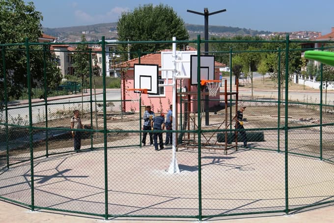 Serdivan Mahalle Meydanı Projesi çalışmaları devam ediyor