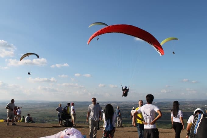 Serdivan Kırantepe Yamaç Paraşütü uçuşları başlıyor