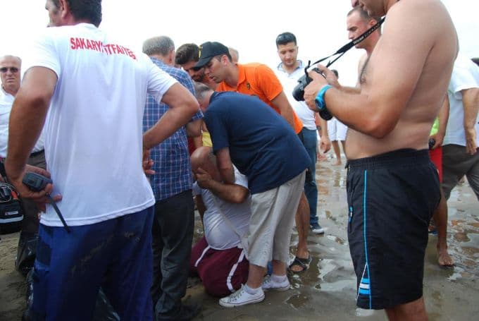 Serinlemek için girdiği denizde kayboldu