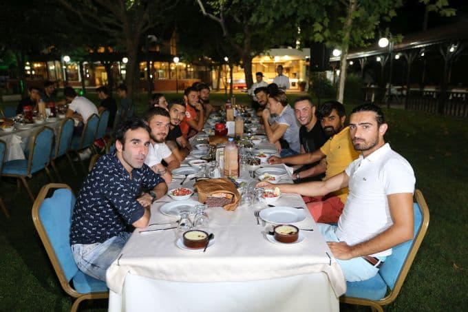 Başkan Toçoğlu, Sakaryasporlu futbolcularla yemekte buluştu