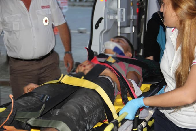 Fındık işçilerini taşıyan traktör devrildi: 14 yaralı 