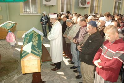 Yanarak Ölen Anne ve Küçük Oğlu Toprağa Verildi 