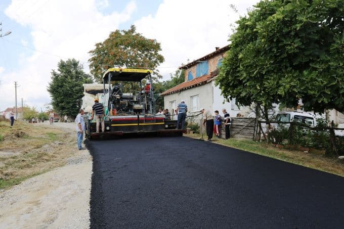 Mahalle statüsüne kavuşan köy yolları asfaltlandı