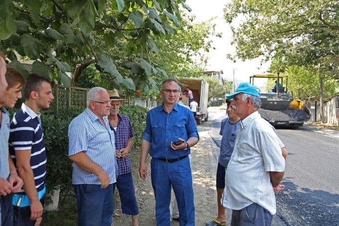 Mahalleliden Başkan Yılmazer'e asfalt teşekkürü