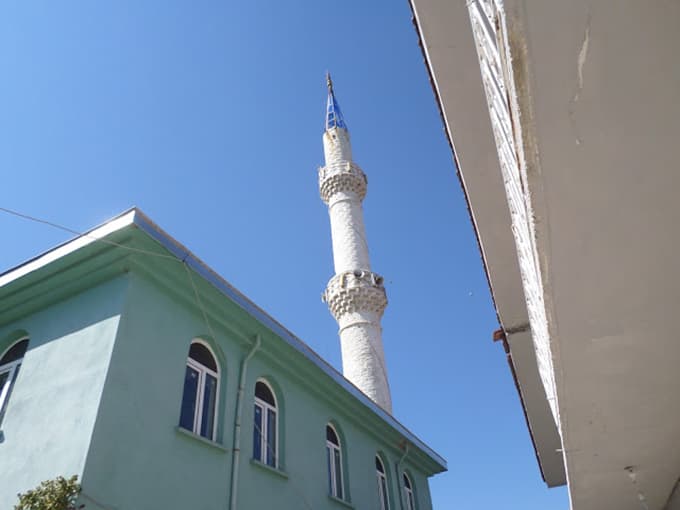 Akçapınar Camii minaresi tehlike arz ediyor 