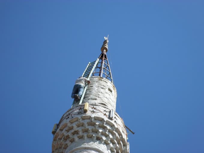 Akçapınar Camii minaresi tehlike arz ediyor 