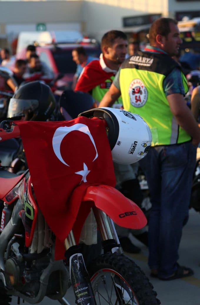 Şehirde teröre lanet konvoyu