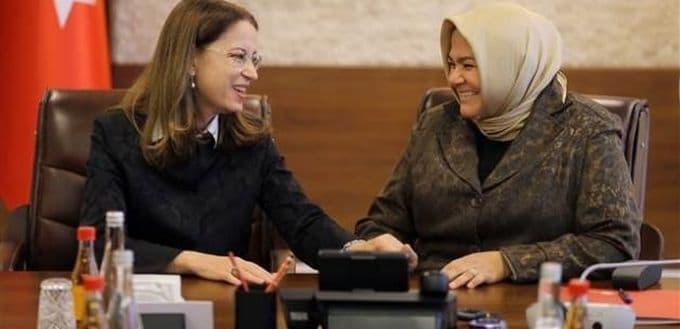 Ayşenur İslam, görevini böyle teslim etti