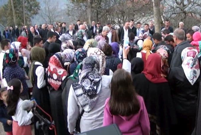 Silah sesine daha fazla dayanamayan gelin, bayıldı