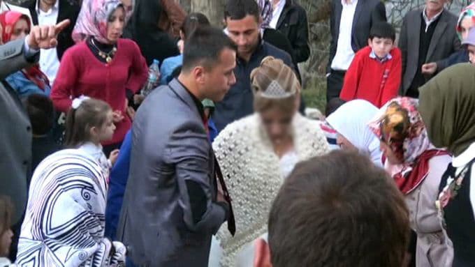 Silah sesine daha fazla dayanamayan gelin, bayıldı