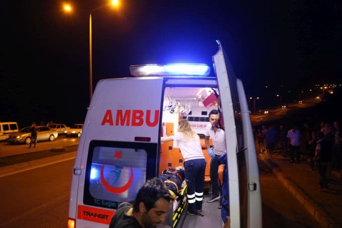 Korucuk'ta otomobil panelvanla çarpıştı: 5 yaralı!