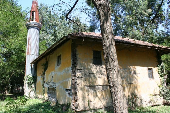 Çökmek üzere olan 685 yıllık cami, onarılmayı bekliyor