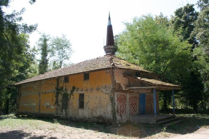 Çökmek üzere olan 685 yıllık cami, onarılmayı bekliyor
