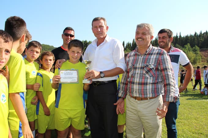 Yaz spor okullarına katılan sporculara belgeleri verildi
