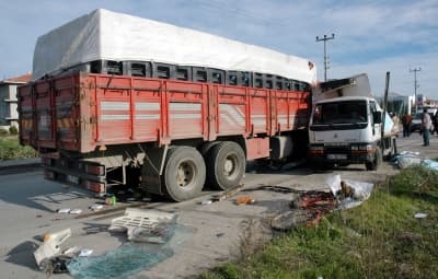 Erenler'de Trafik Kazası: 1 Ölü, 1 Yaralı
