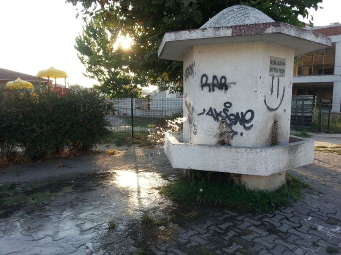 Hayır için yapılan çeşmenin musluklarını çaldılar