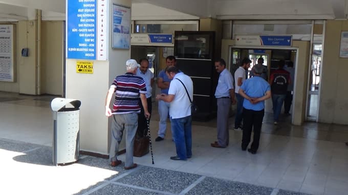 Tren garında unutulan çanta polisi alarma geçirdi