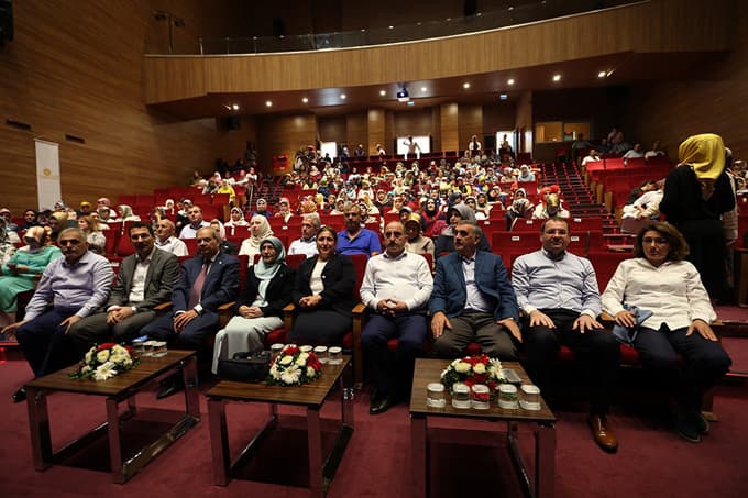 Başkan Toçoğlu: 'Davamızını taşıyıcısı Ak kadınlardır'