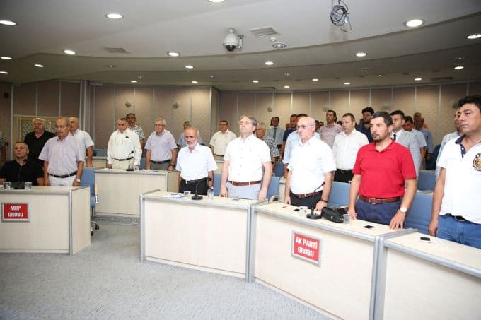 Meclisi saygı duruşuyla açtılar