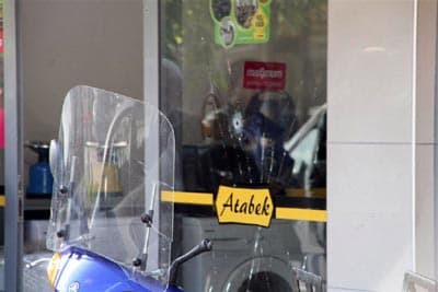 Akyazı'da İki İşyeri Kurşunlandı