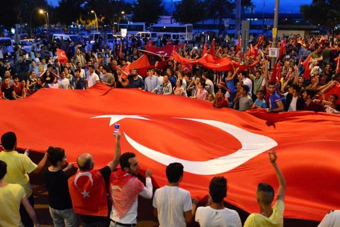 HDP binası önüne polis barikatı