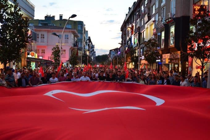 HDP binası önüne polis barikatı