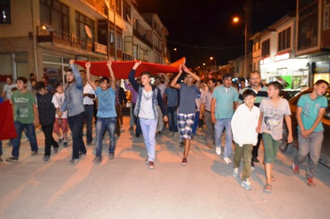 Taraklı'da terör saldırıları protesto edildi