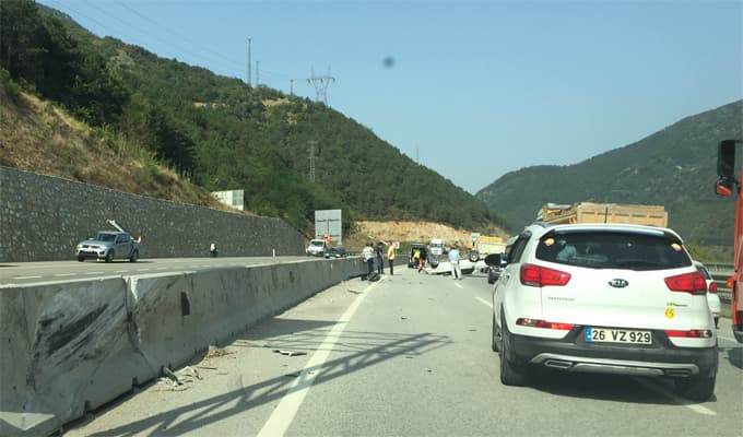 D-650 Doğançay mevkiinde otomobil takla attı