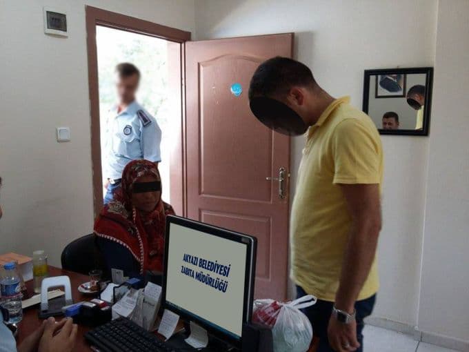 Akyazı zabıtasından dilenci operasyonu