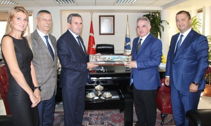 Abhaz Bakan Adgur, Rektör Elmas'ı ziyaret etti
