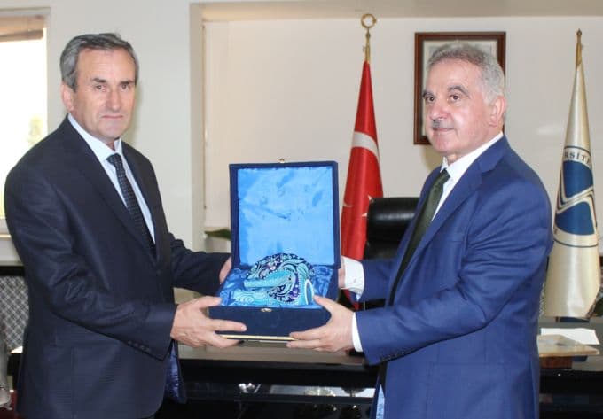 Abhaz Bakan Adgur, Rektör Elmas'ı ziyaret etti