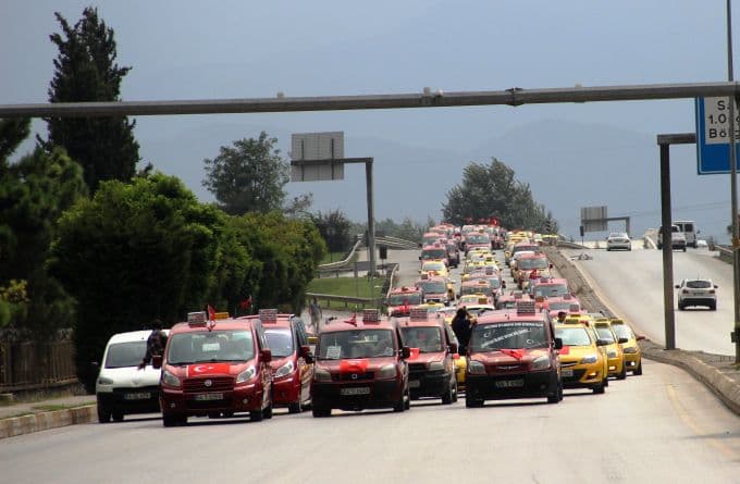 Taksici ve dolmuşçulardan teröre tepki konvoyu
