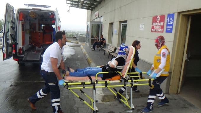 Işıklarda bekleyen araca arkadan çarptı
