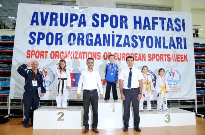 İşte karate turnuvasında dereceye giren sporcular
