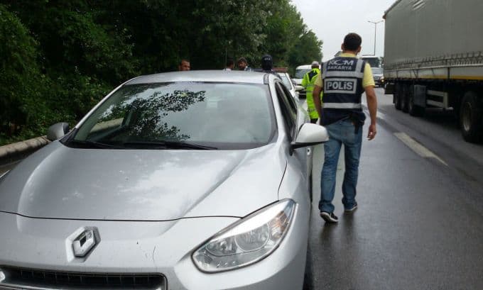 Şüpheli araç ihbarı polisi harekete geçirdi