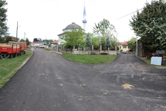 Uzunköy'de asfalt çalışması devam ediyor