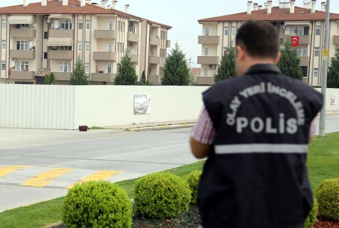 Şüpheli çanta polisi alarma geçirdi