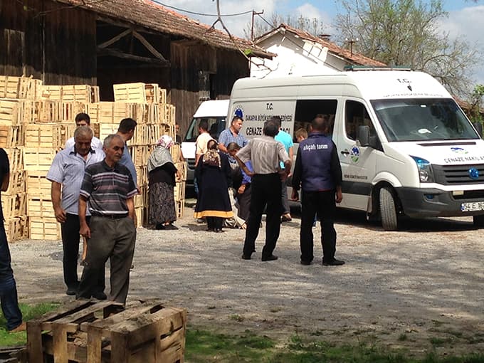Kocasının bıçakladığı iki çocuk annesi kadın öldü