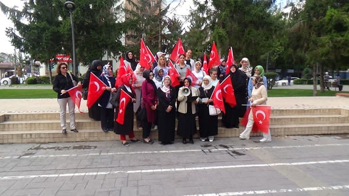 KADEM üyelerinden teröre tepki protestosu