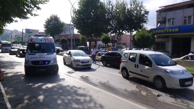 Adnan Menderes Caddesi'nde zincirleme trafik kazası