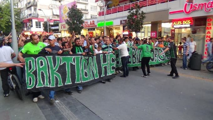 Taraftarlar Sakaryaspor'a destek için yürüdü