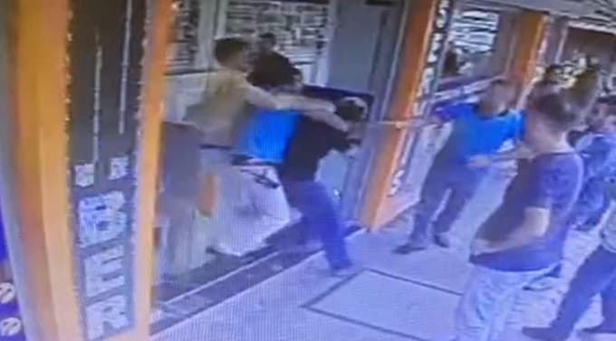 Kız çocuğuna tacizde bulanan şahsı linç etmek istediler