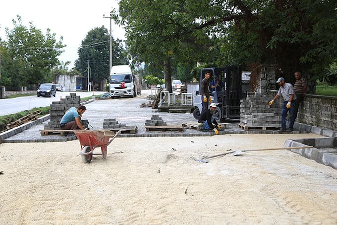 Yanıkköy meydanı düzenlendi, sıra sokaklarda...