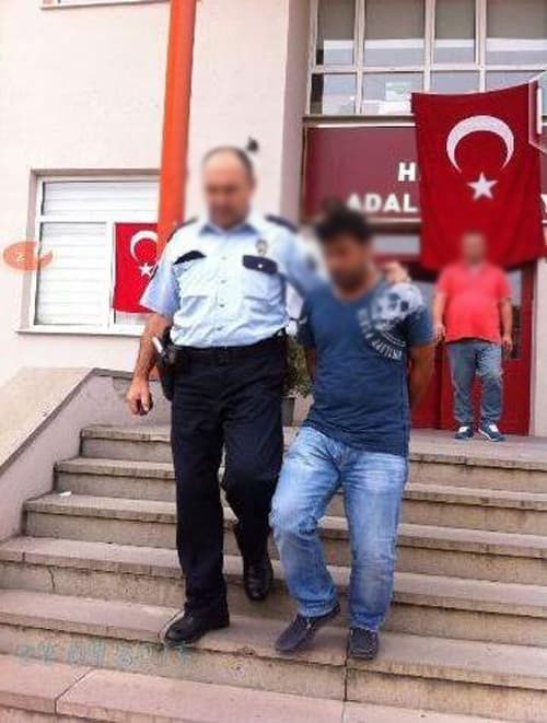 Telefon dolandırıcısı suçüstü yakalandı