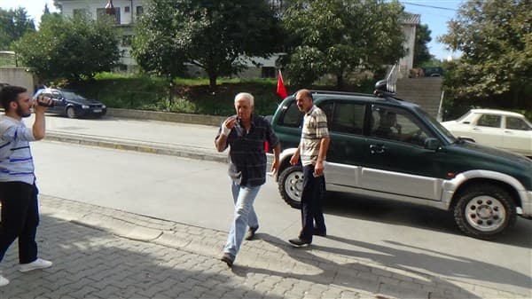 Kurban yerine kendilerini kesenler acil servislere koştu!
