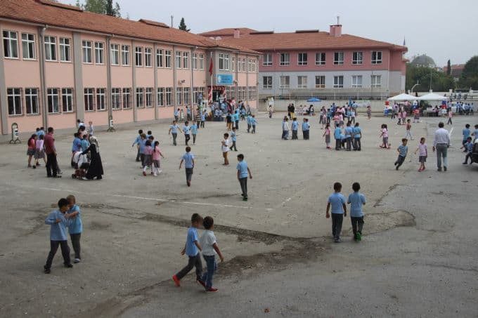 Sakarya'da ilk ders zili çaldı