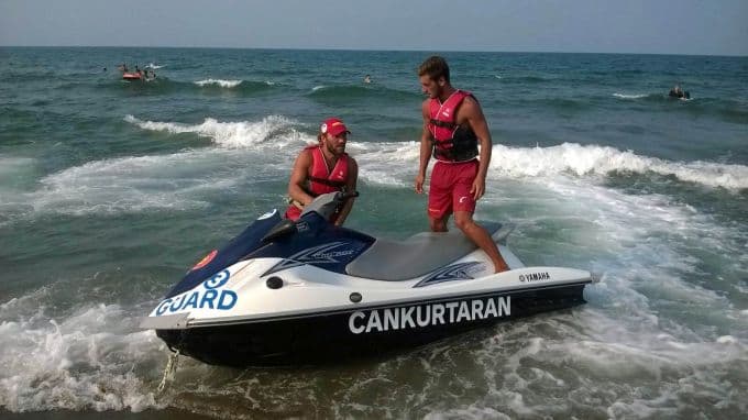 "Cankurtaranlar yok, denize girmeyin" uyarısı